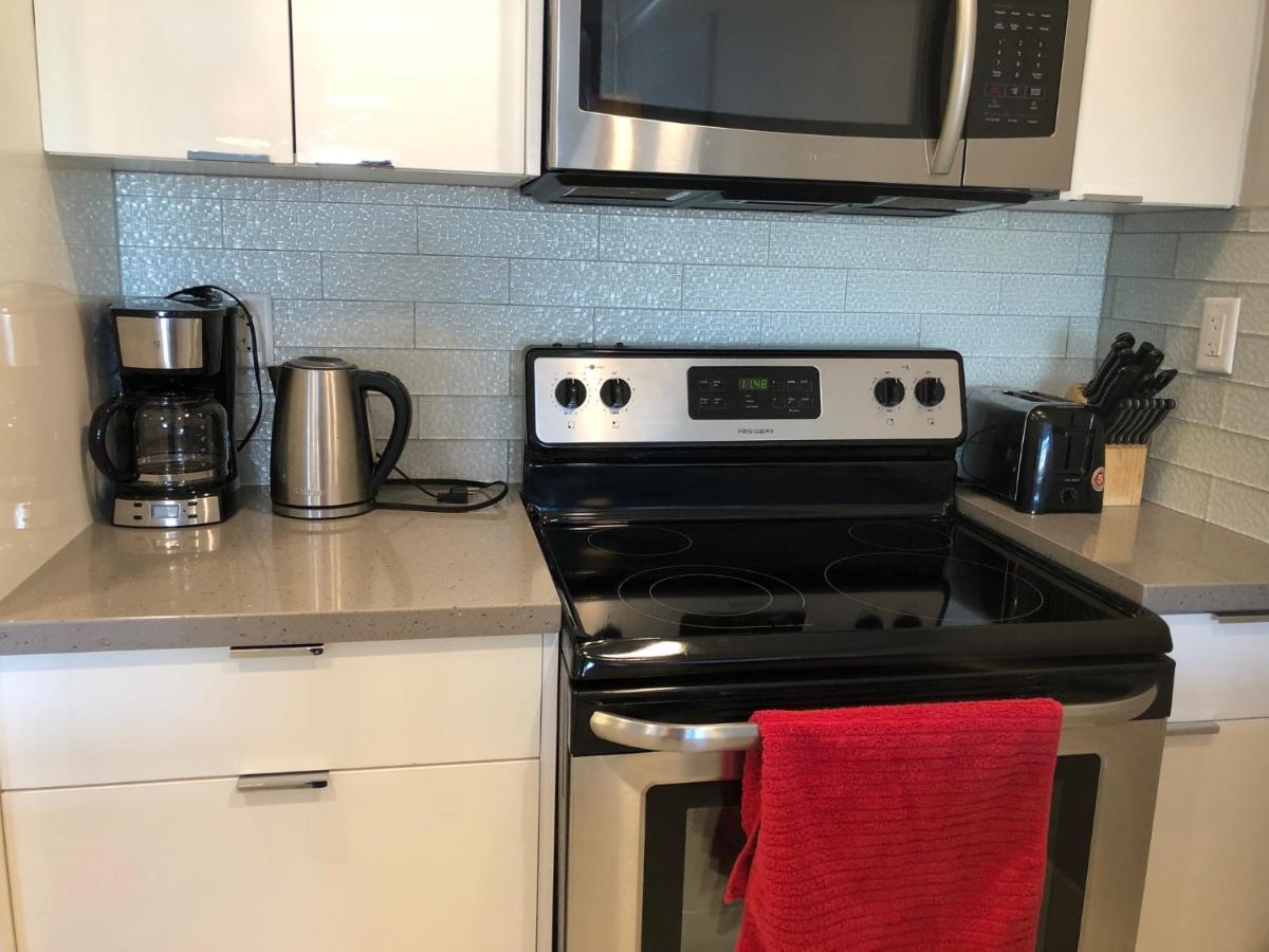Amicable, Cozy, High Speed Internet, Sleeps 2 Riverview Downtown Apartment YYC Exterior foto