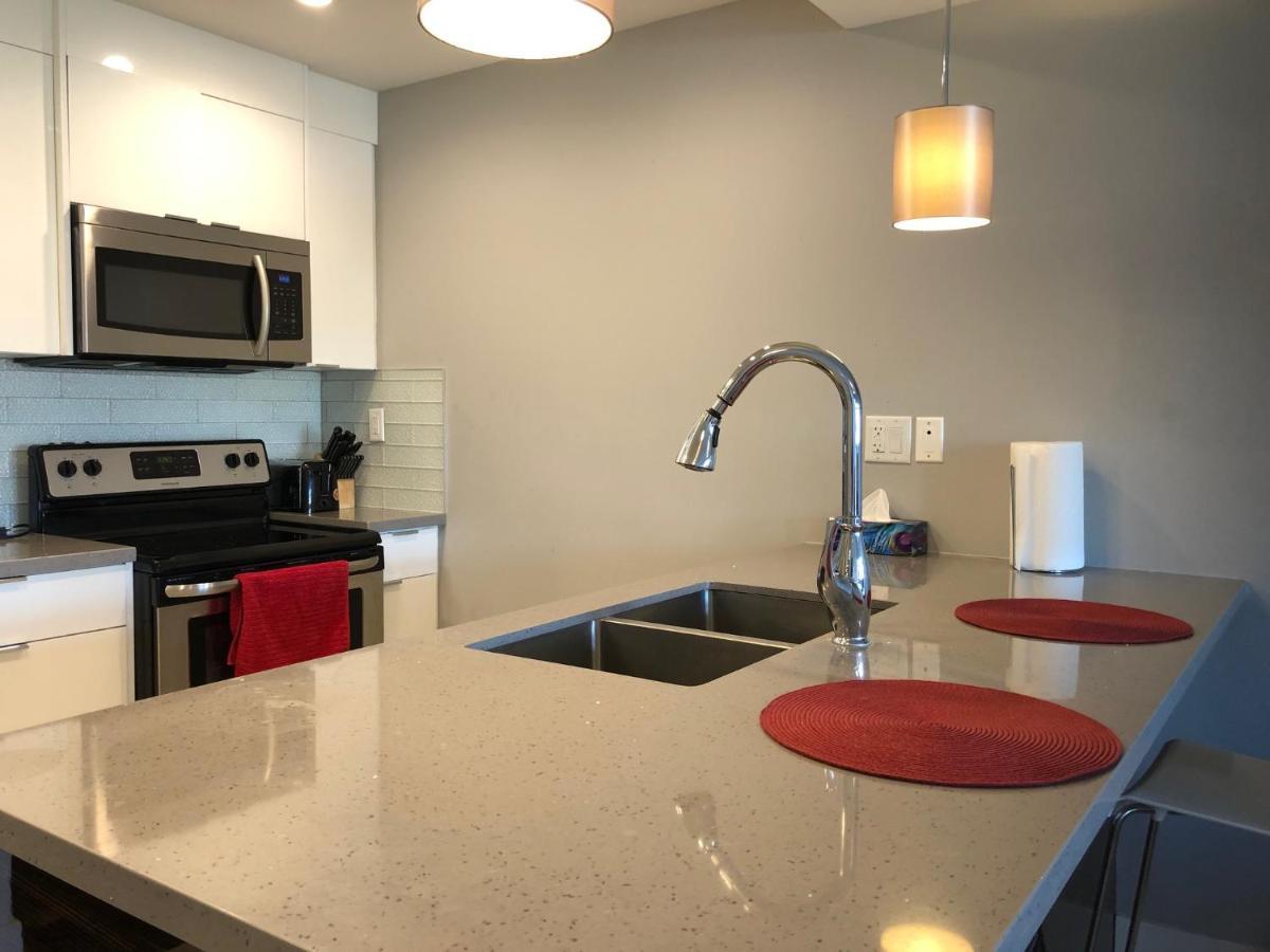 Amicable, Cozy, High Speed Internet, Sleeps 2 Riverview Downtown Apartment YYC Exterior foto