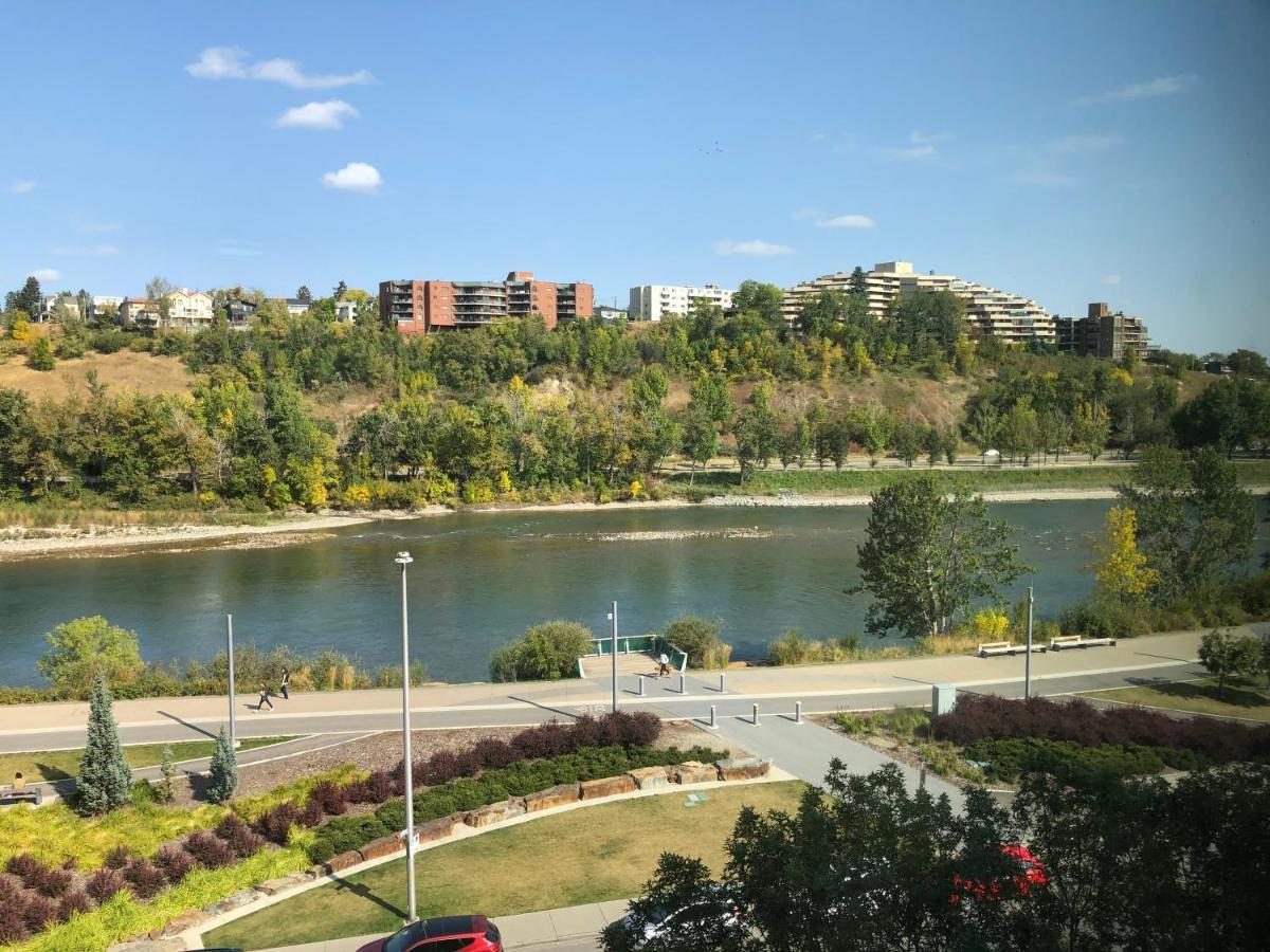 Amicable, Cozy, High Speed Internet, Sleeps 2 Riverview Downtown Apartment YYC Exterior foto