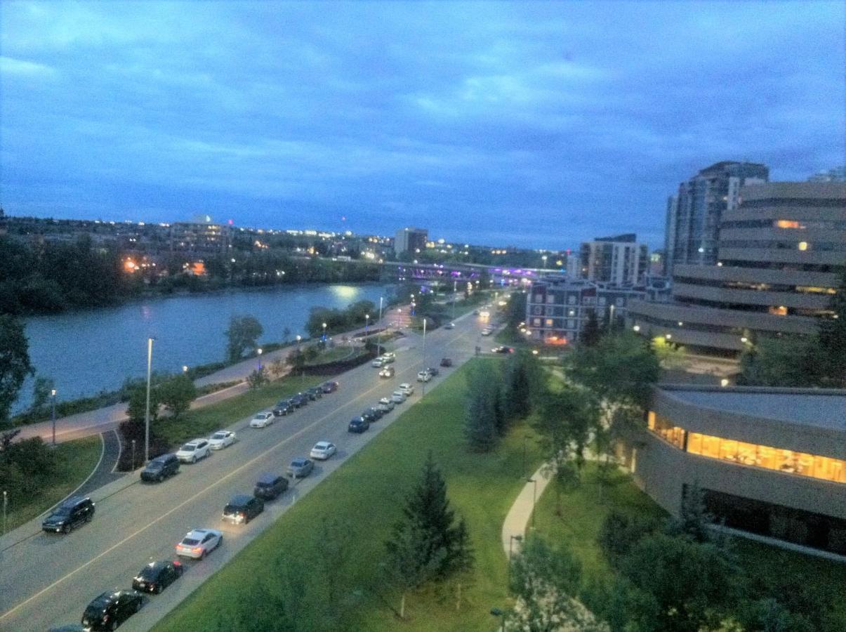 Amicable, Cozy, High Speed Internet, Sleeps 2 Riverview Downtown Apartment YYC Exterior foto